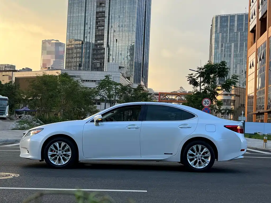 Lexus ES — миниатюра 4