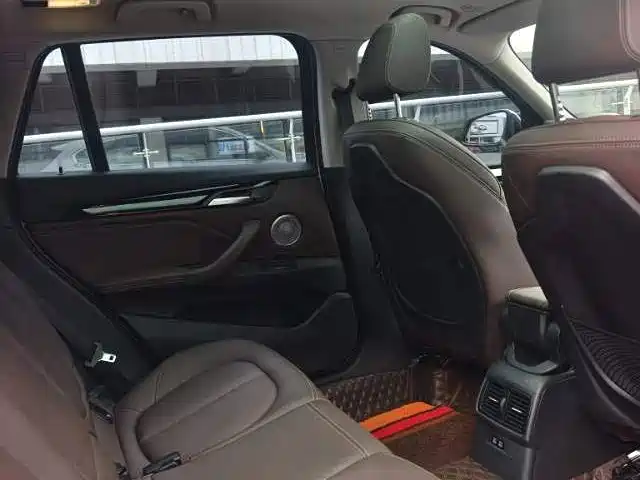 BMW X1 — миниатюра 6