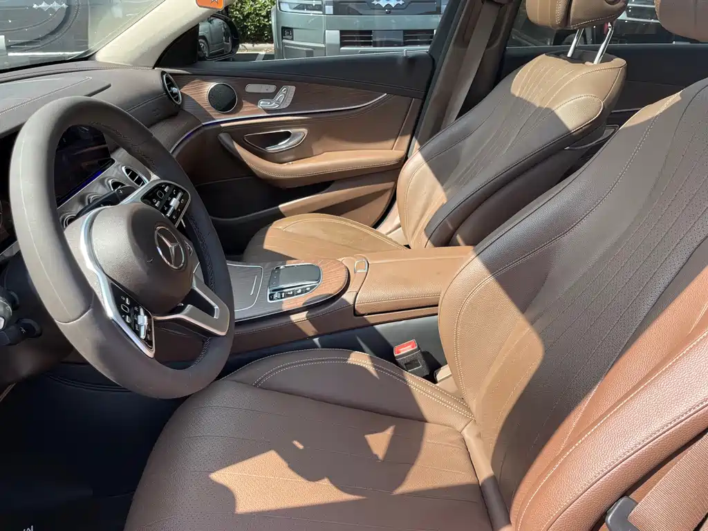Mercedes-Benz E-Class — миниатюра 6