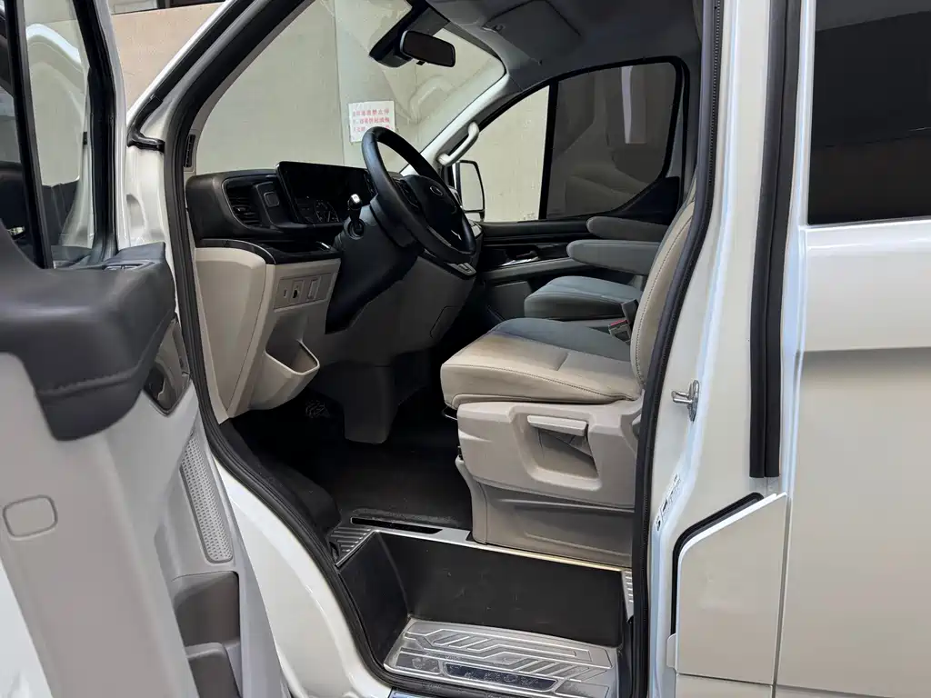 Ford Transit — миниатюра 6