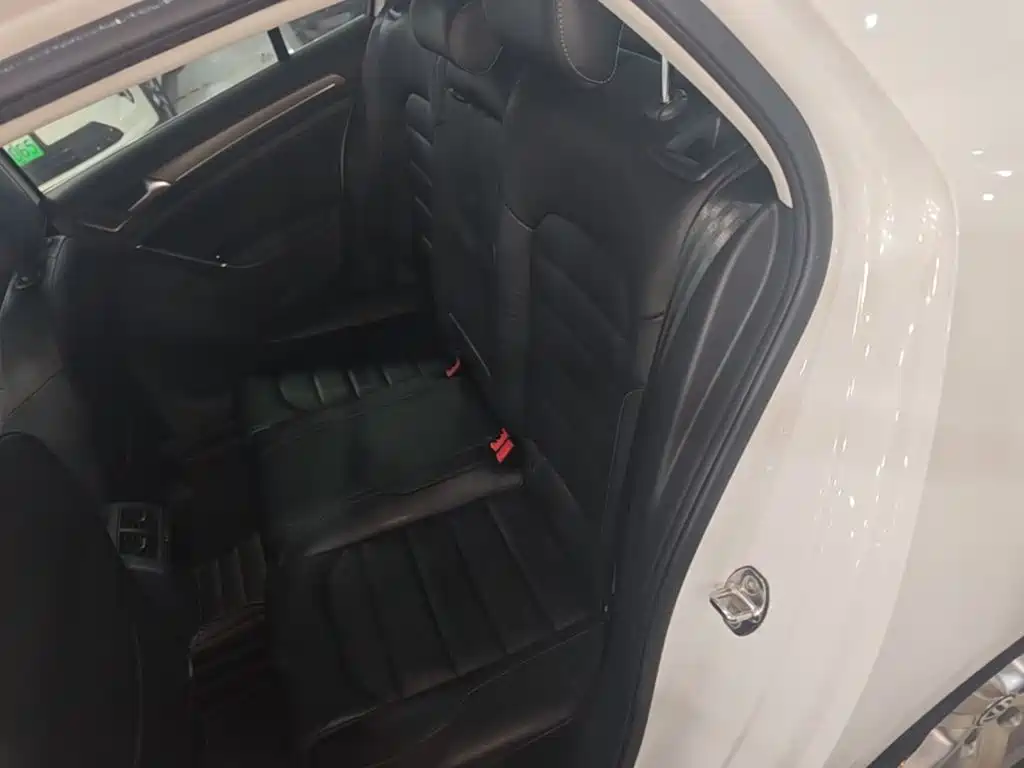 Volkswagen Golf — миниатюра 17