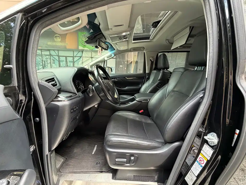 Toyota Vellfire — миниатюра 6