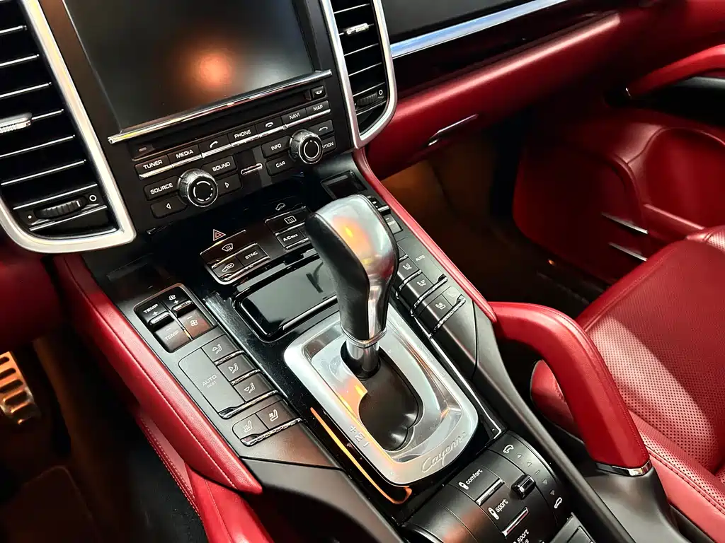 Porsche Cayenne Hybrid — миниатюра 11