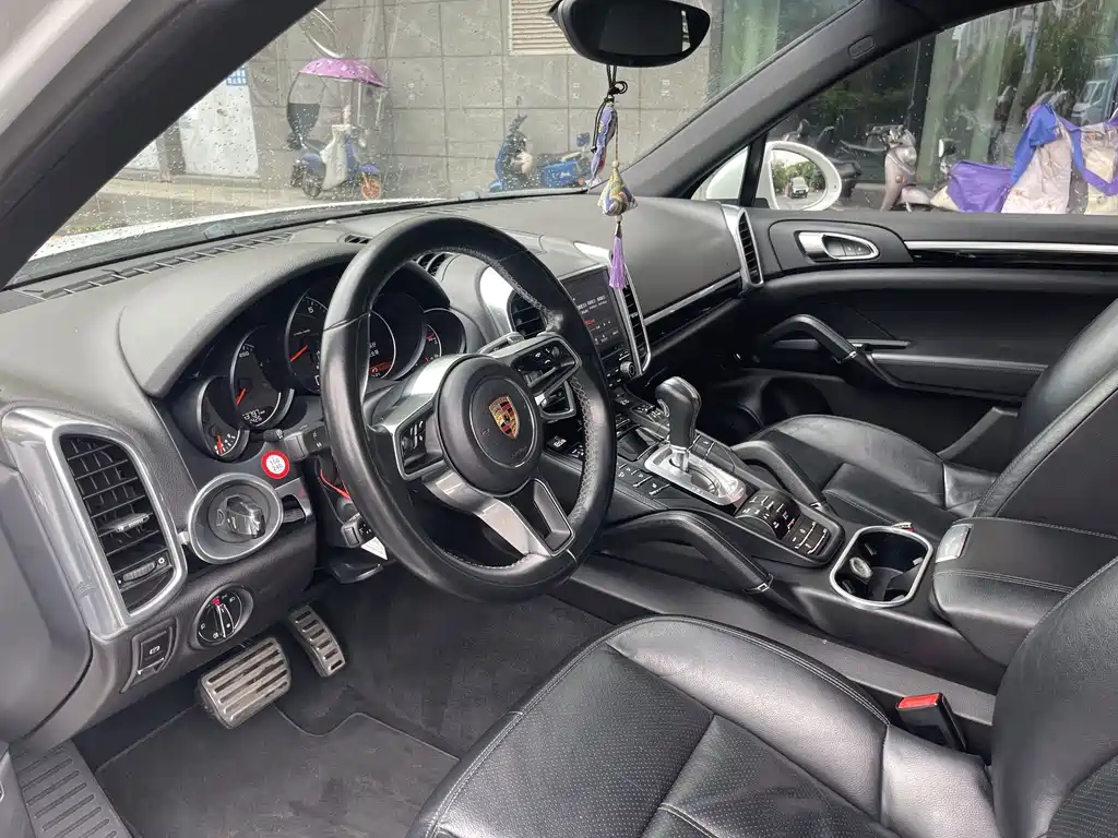 Porsche Cayenne — миниатюра 8