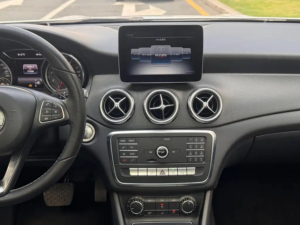 Mercedes-Benz GLA — миниатюра 12