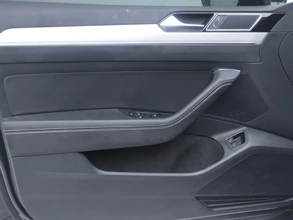 VOLKSWAGEN MAGOTAN GTE PLUG IN HYBRID