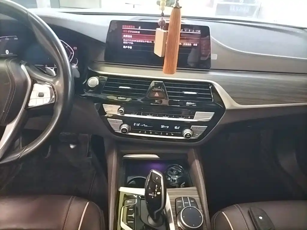 BMW 5 Series — миниатюра 9