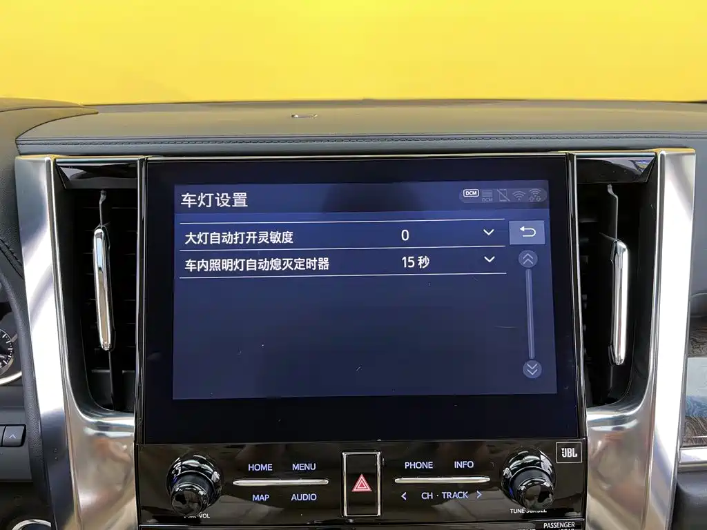 Toyota Alphard — миниатюра 25