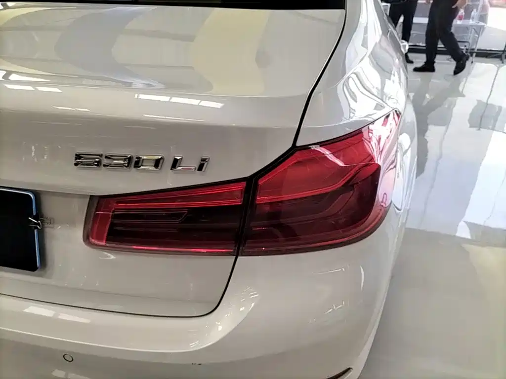 BMW 5 Series — миниатюра 24