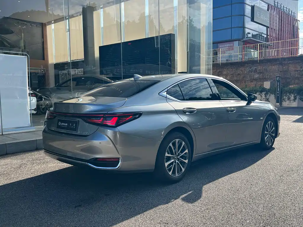 Lexus ES — миниатюра 7