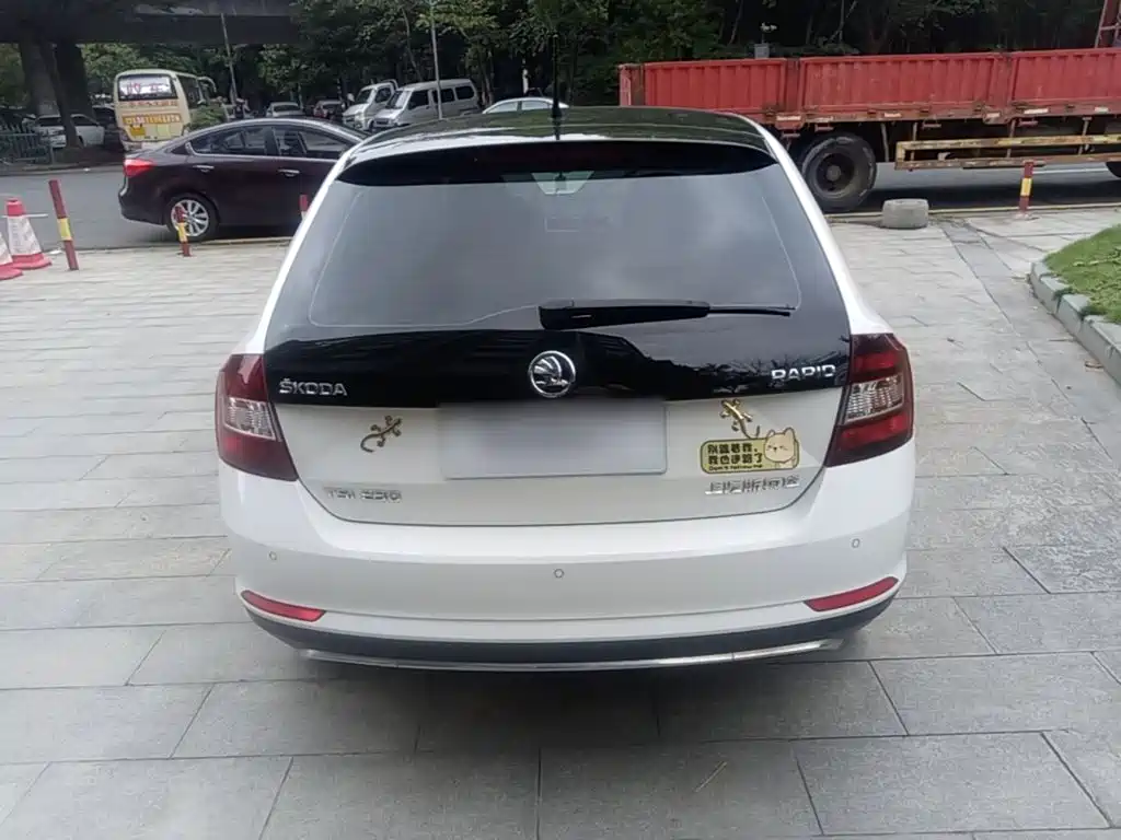 Skoda Rapid Spaceback — миниатюра 6