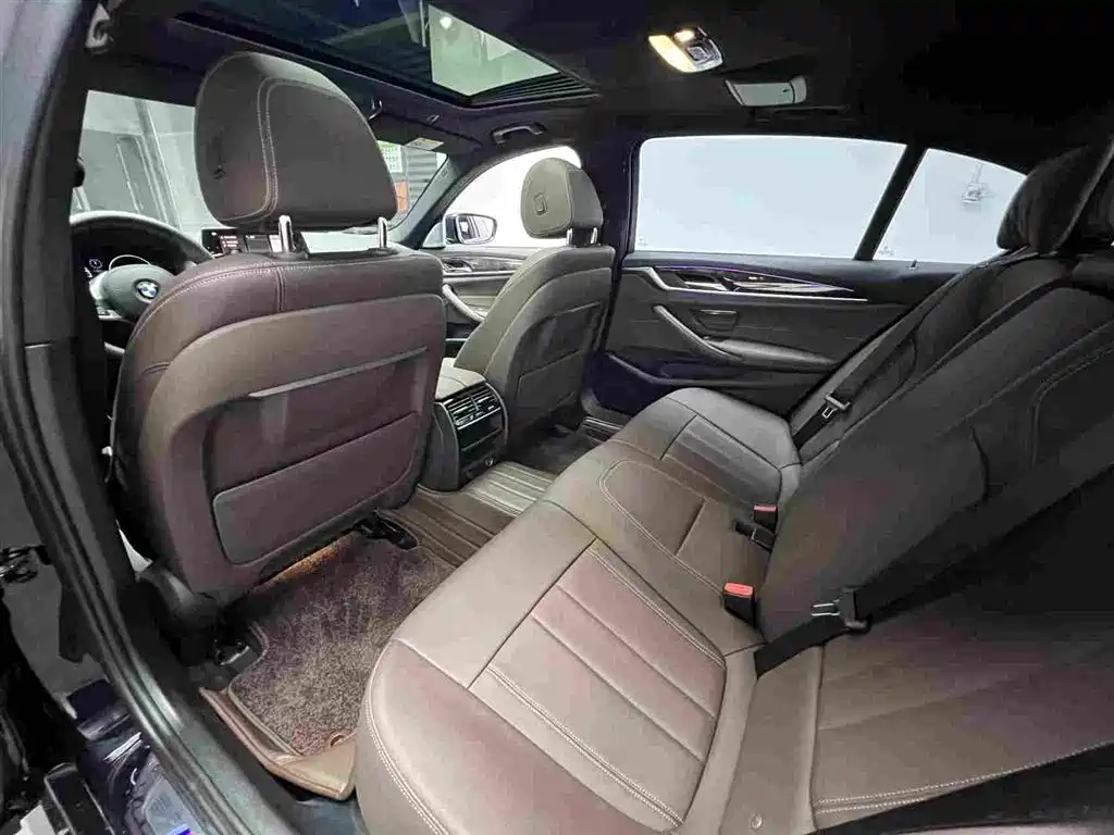 BMW 5 Series — миниатюра 15
