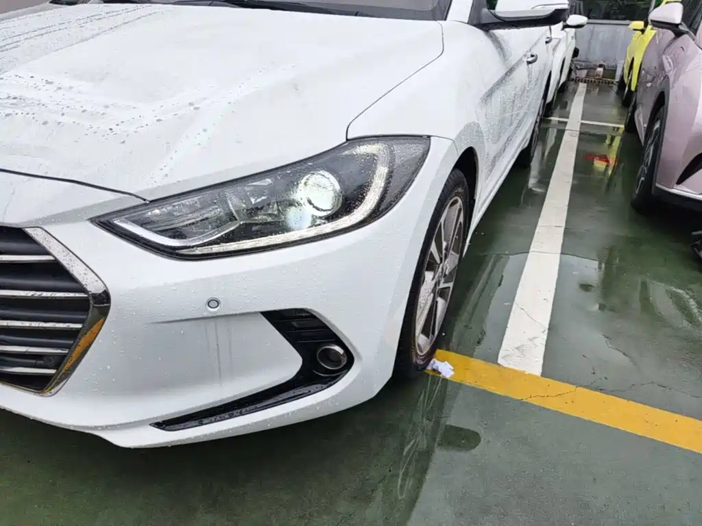 Hyundai Elantra — миниатюра 24