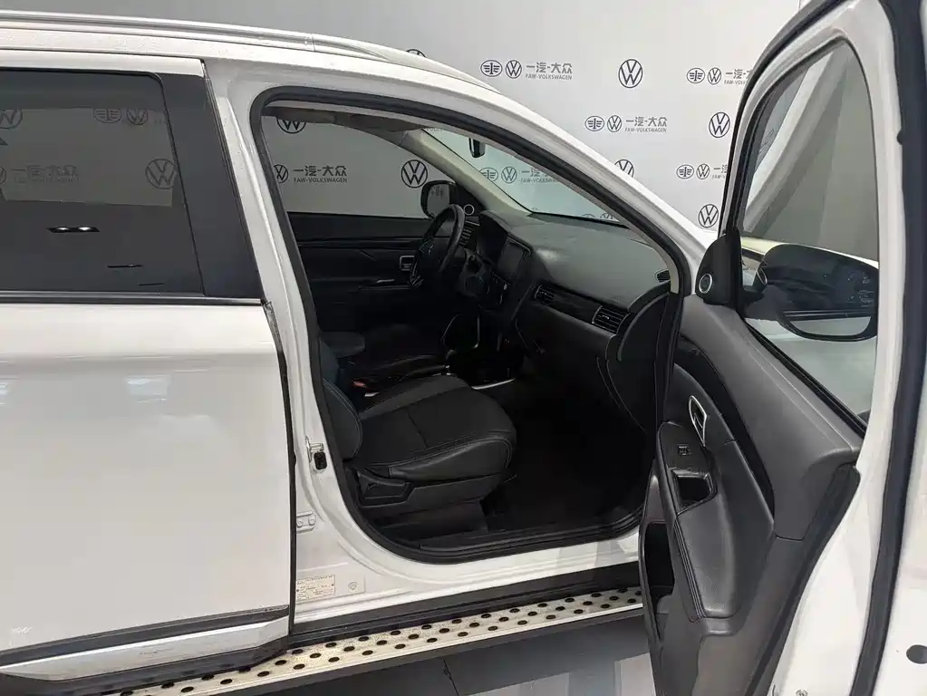 Mitsubishi Outlander — миниатюра 8