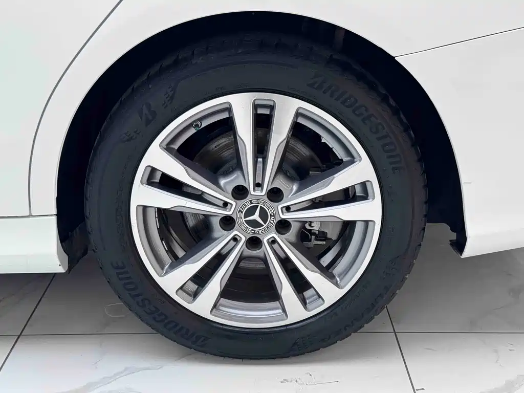 Mercedes-Benz C-Class — миниатюра 6