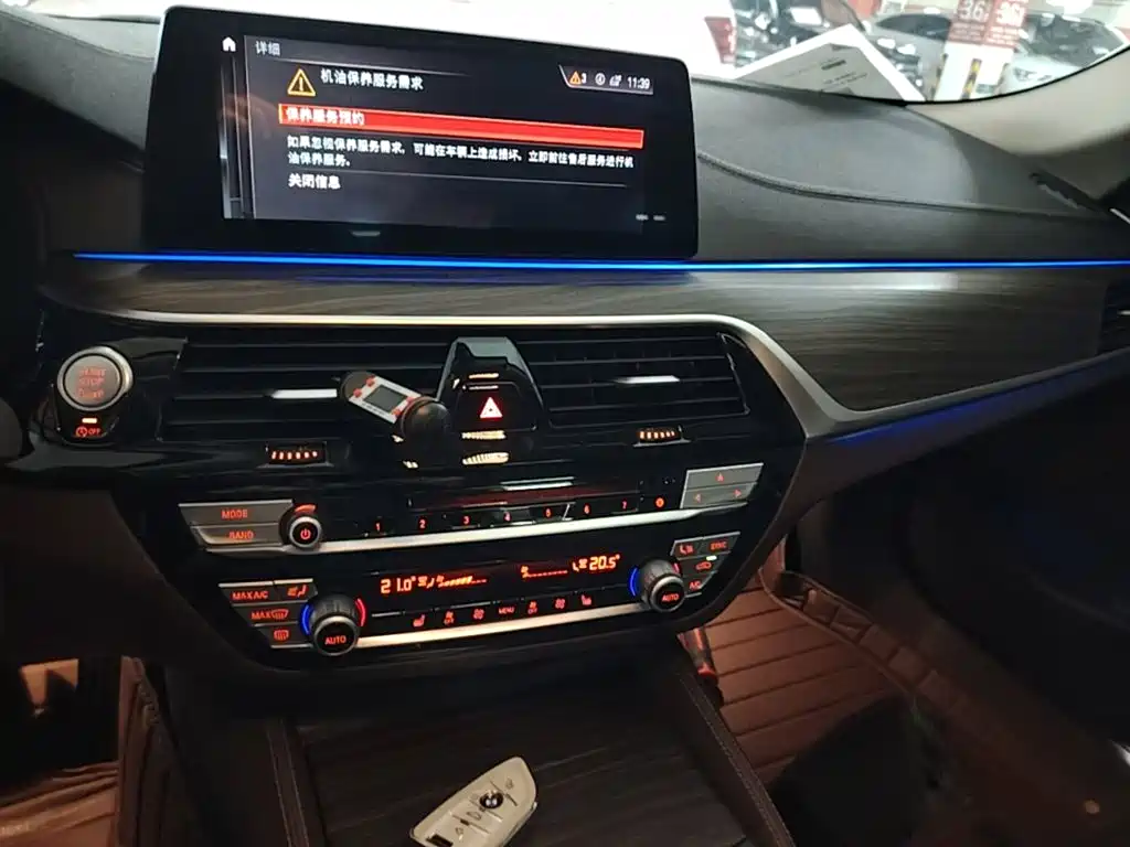 BMW 5 Series — миниатюра 13