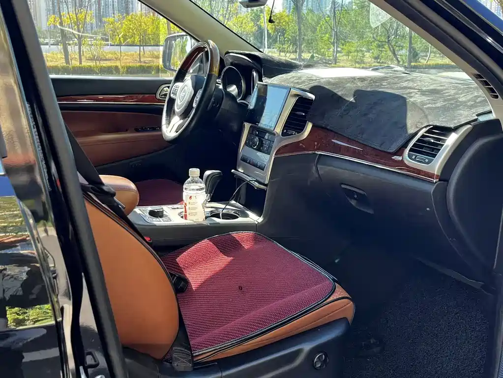 Jeep Grand Cherokee (Import) — миниатюра 17