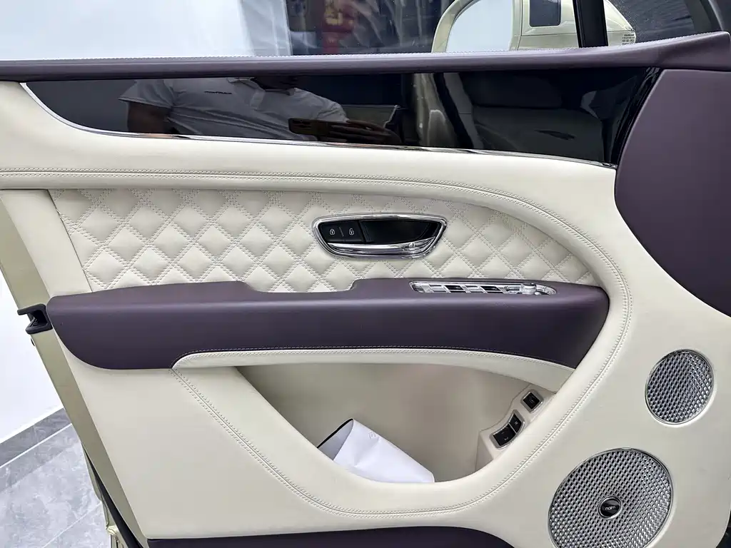 Bentley Bentayga — миниатюра 19