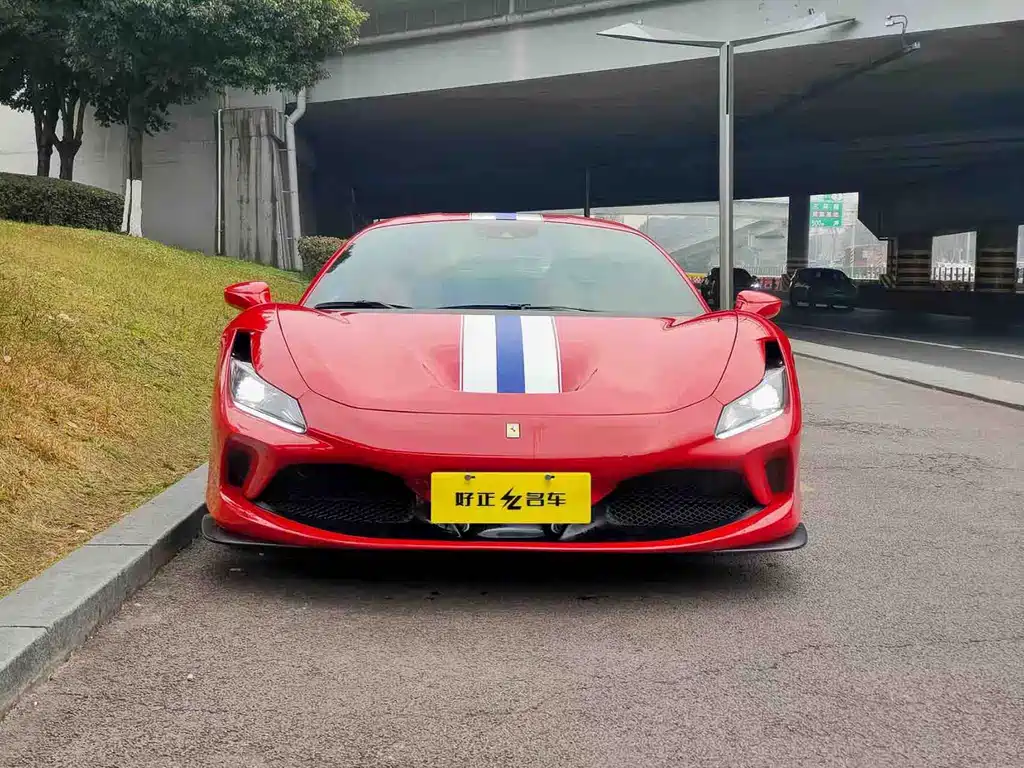 FERRARI F8