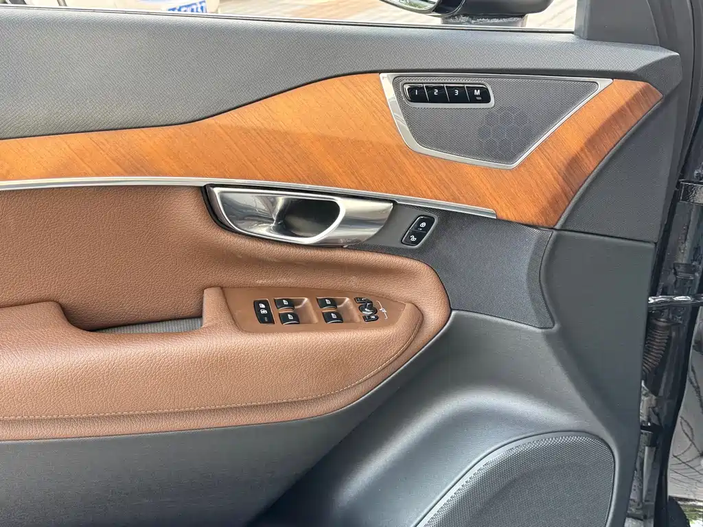Volvo XC90 — миниатюра 5