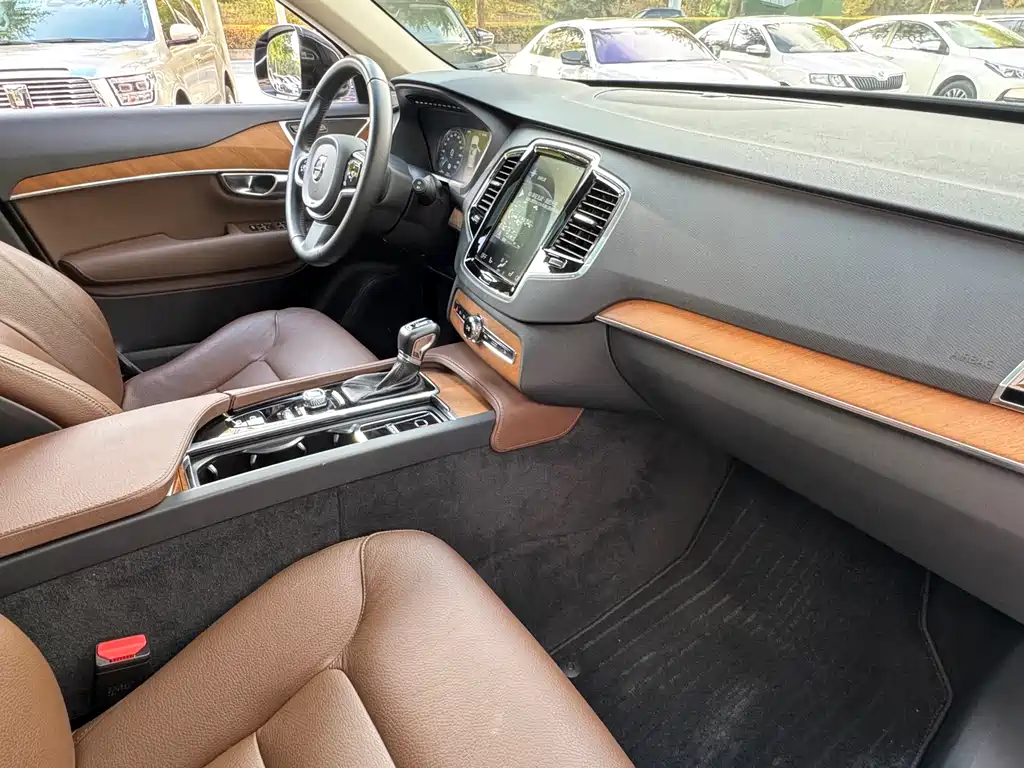 Volvo XC90 — миниатюра 21
