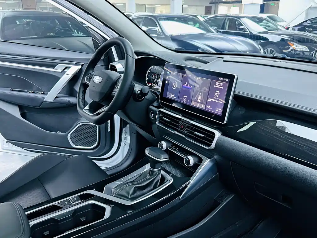 Geely Binyue — миниатюра 7