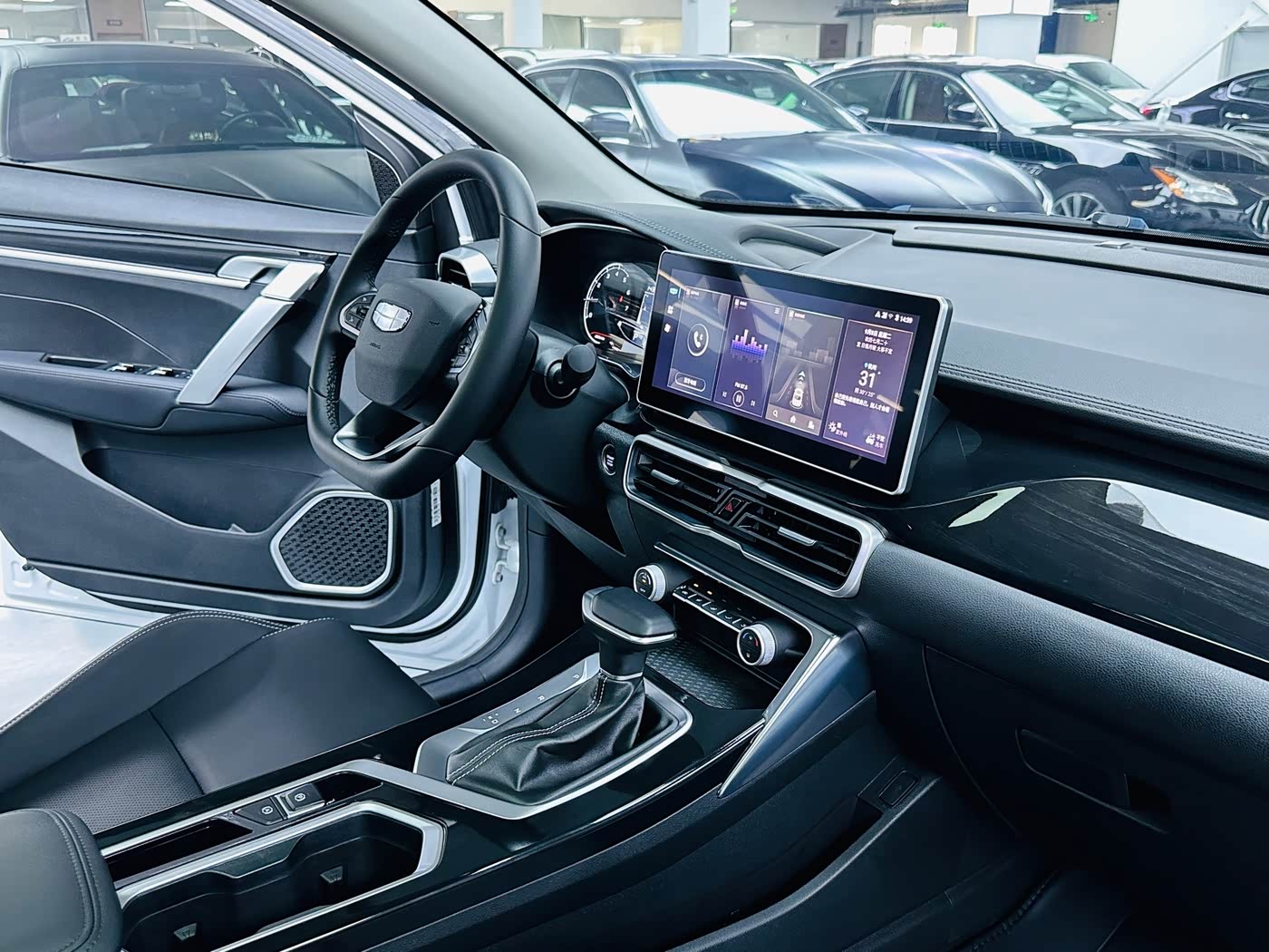 Geely Binyue 1.5 л 2025 г. Белый, пробег 2000 км