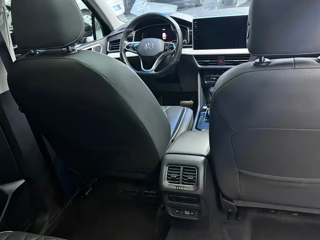 Volkswagen Tiguan L — миниатюра 7