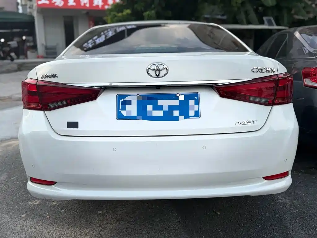 Toyota Crown — миниатюра 8