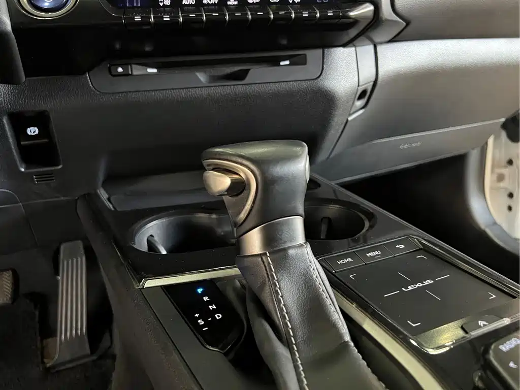 Lexus UX — миниатюра 16