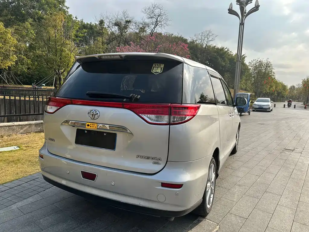 Toyota Previa — миниатюра 11