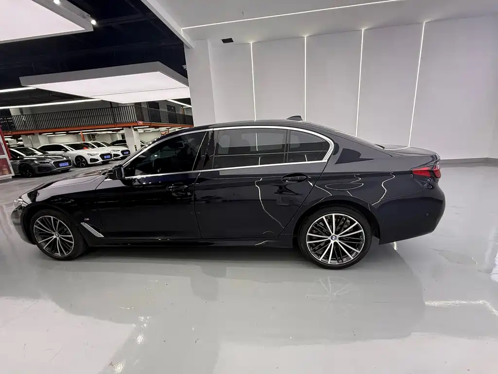 BMW 5 Series — миниатюра 12