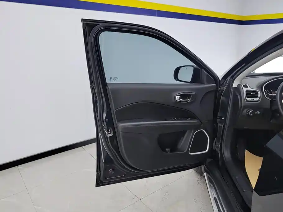 Jeep Compass — миниатюра 7