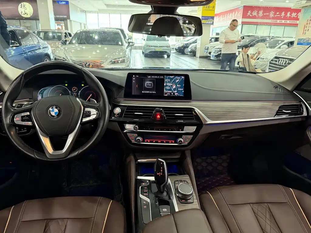 BMW 5 Series — миниатюра 6