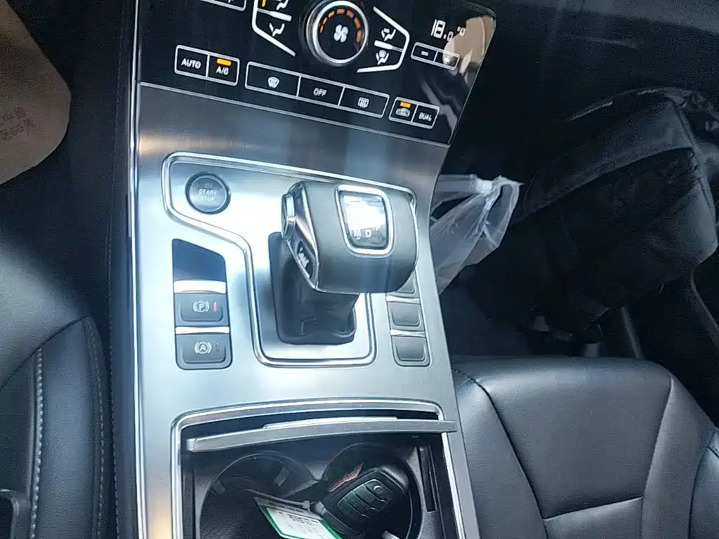 Hongqi Hongqi H5 — миниатюра 14