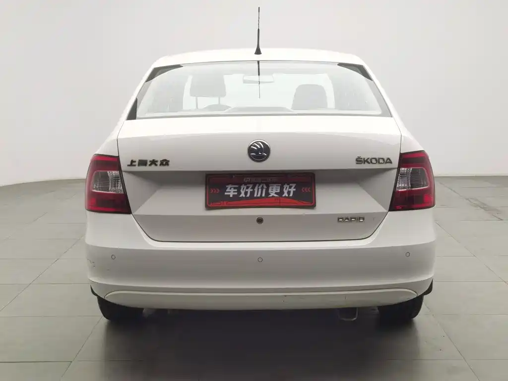 Skoda Rapid — миниатюра 4