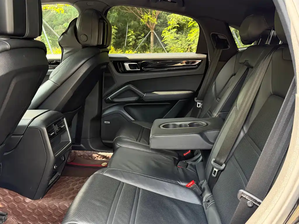 Porsche Cayenne — миниатюра 5
