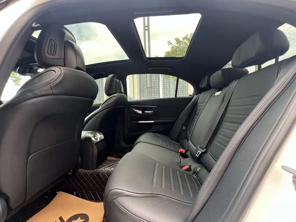 Mercedes-Benz C-Class — миниатюра 6