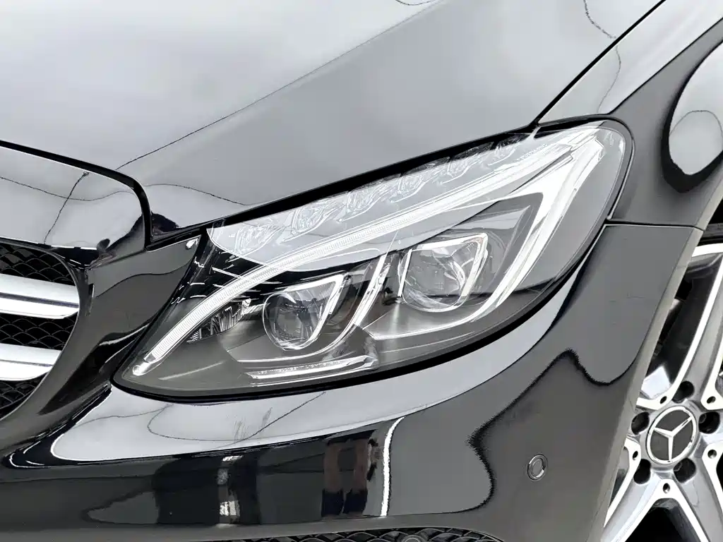 Mercedes-Benz C-Class — миниатюра 6