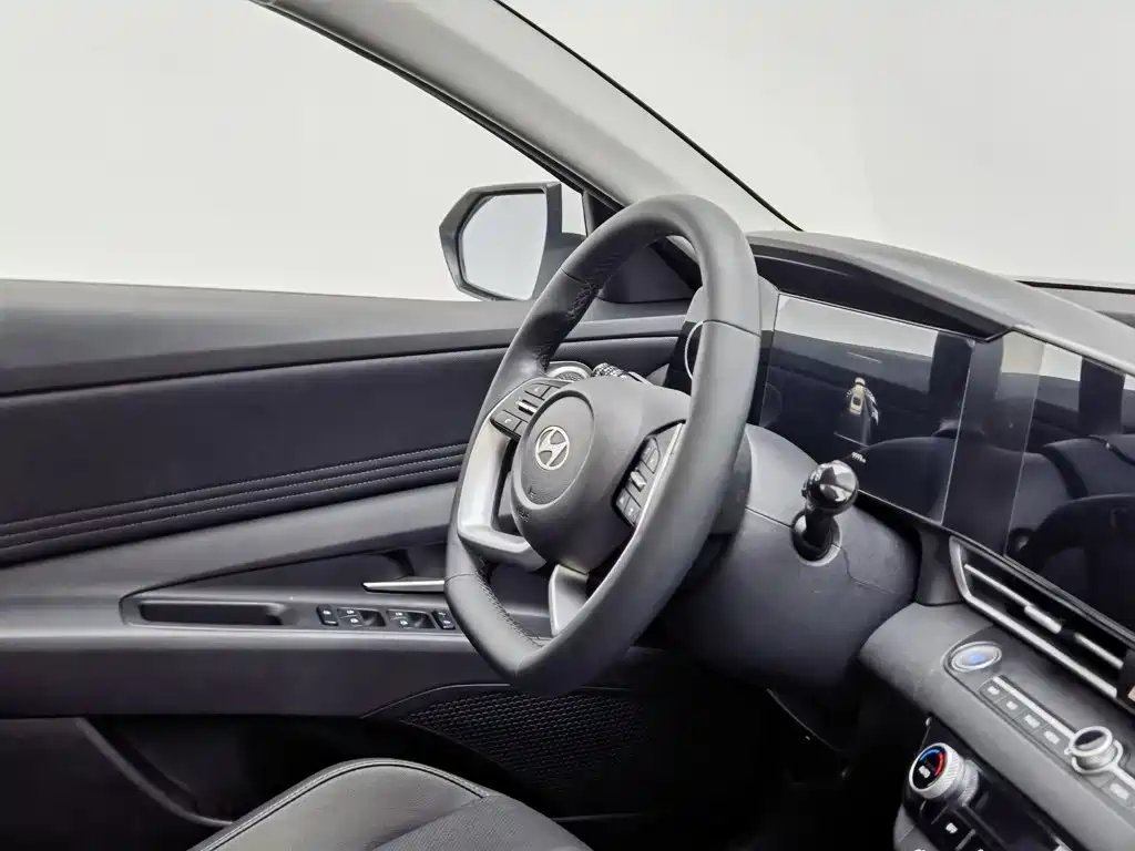 Hyundai Elantra — миниатюра 22