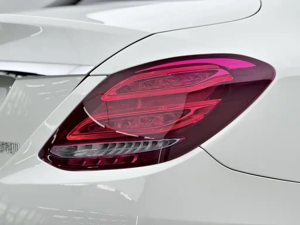 Mercedes-Benz C-Class — миниатюра 11
