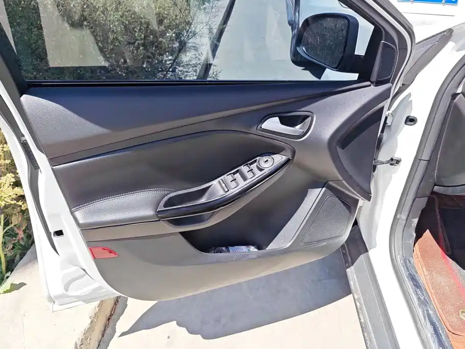 Ford Focus — миниатюра 7
