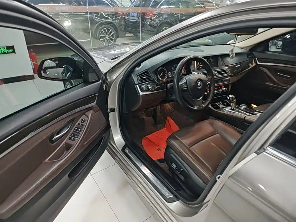 BMW 5 Series — миниатюра 16