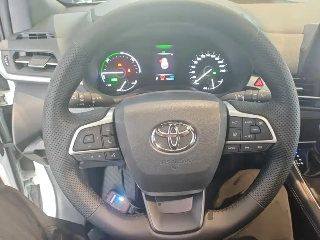 Toyota Granvia — миниатюра 11