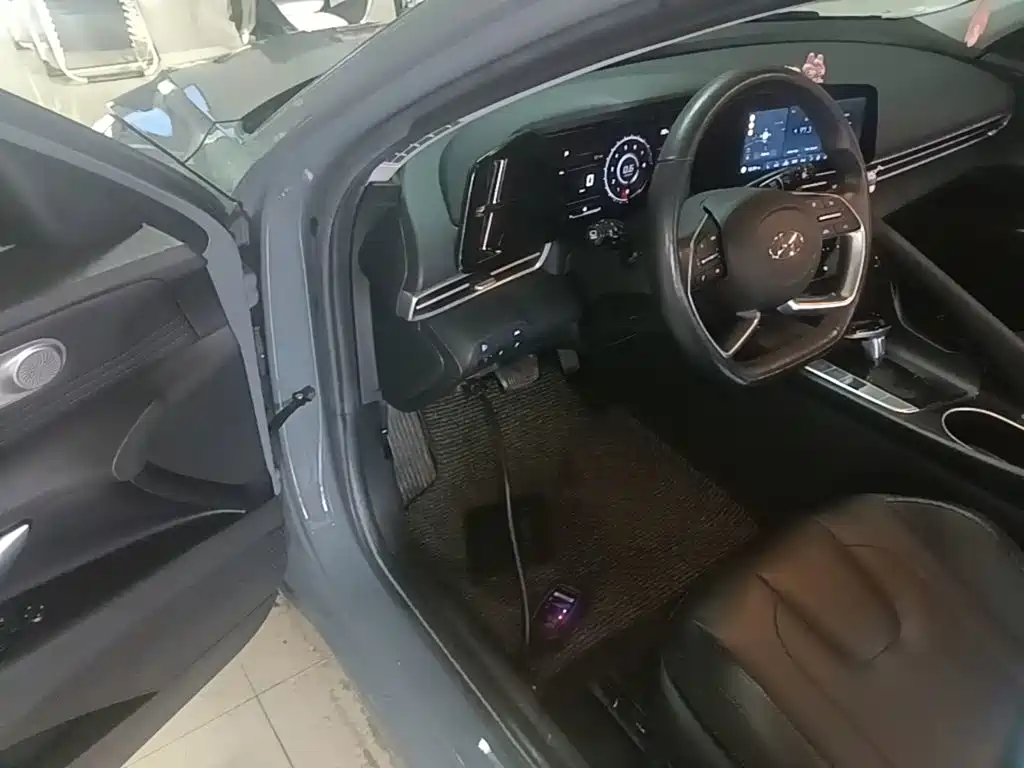 Hyundai Elantra — миниатюра 16