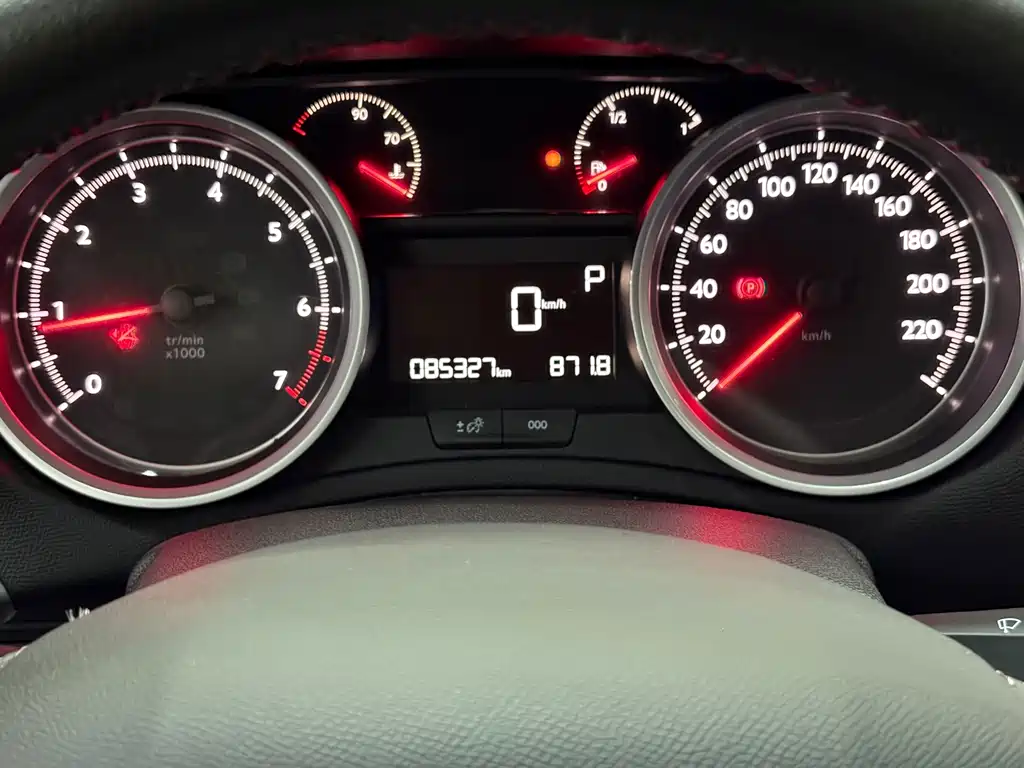 Peugeot 408 1.8L Auto Luxury Edition, фото 8