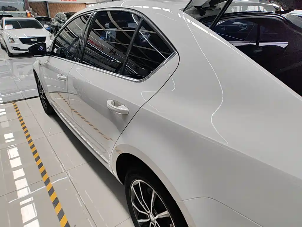 Skoda Octavia — миниатюра 5
