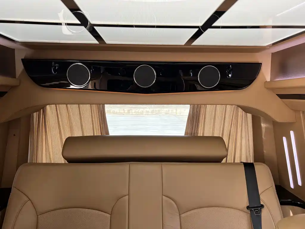 Volkswagen Caravelle — миниатюра 18