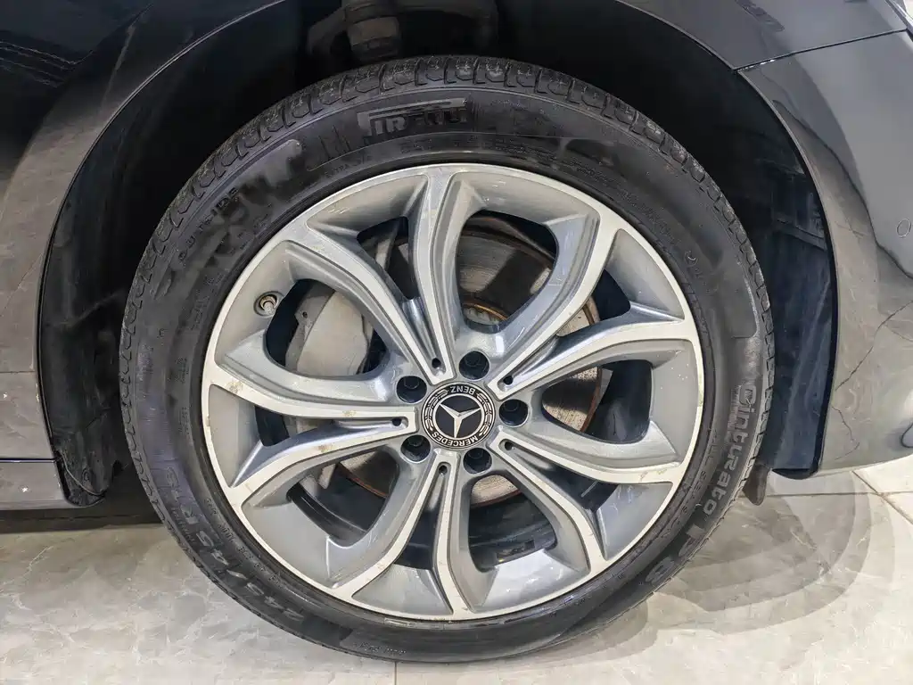 Mercedes-Benz E-Class — миниатюра 12
