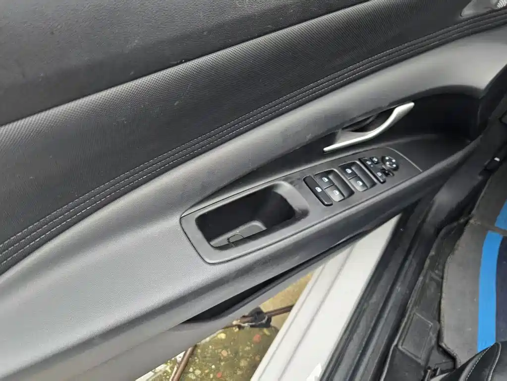 Hyundai Elantra — миниатюра 4